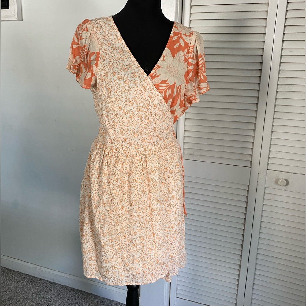 AMERICAN EAGLE Wrap Dress w/ Skirt Lining (slip unneeded). So Feminine & Pretty!